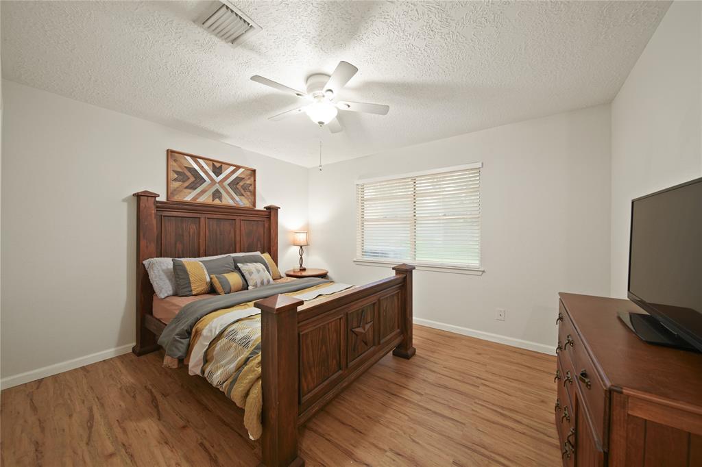 5910 Heather Street, League City, Texas image 32