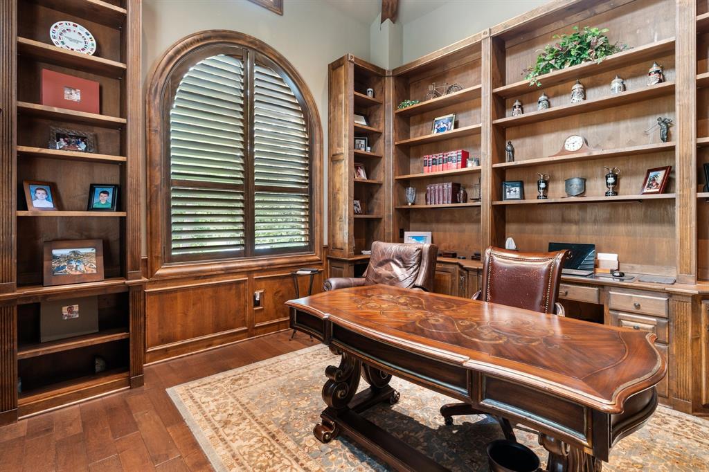 10 Maroon Creek Court