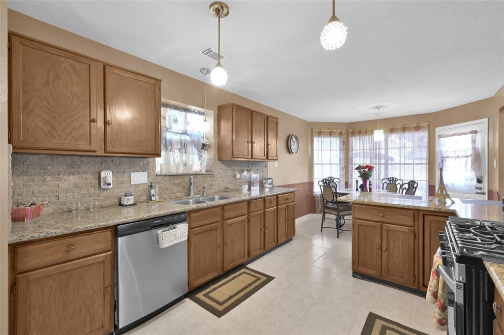 3402 Crystal Dove Drive, Spring, Texas image 7
