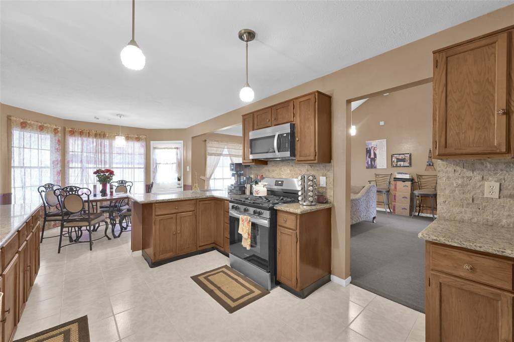 3402 Crystal Dove Drive, Spring, Texas image 8