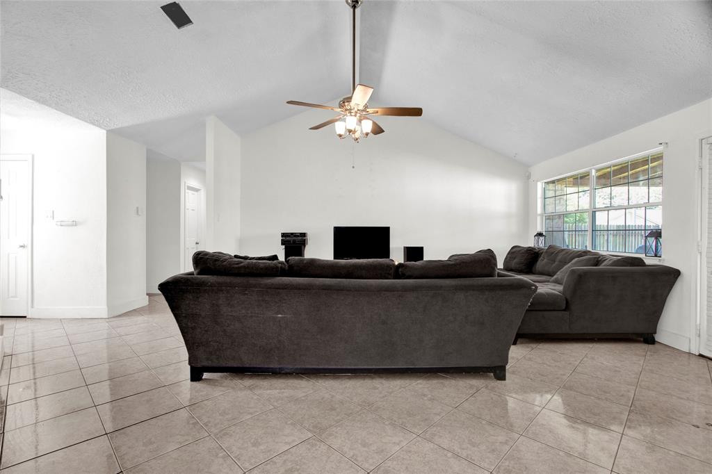 11907 Silver Island Circle, Houston, Texas image 4