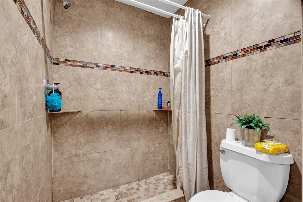 11907 Silver Island Circle, Houston, Texas image 10