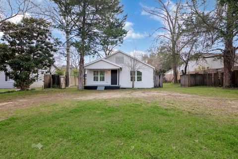 Photo of 1504 N Travis Street, Liberty, TX 77575 (MLS # 68718983)
