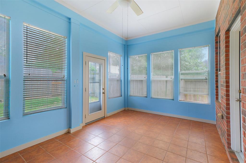 2835 Chalet Knolls Lane, Katy, Texas image 17
