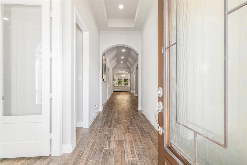203 Painted Trillium Drive, Conroe, Texas image 3