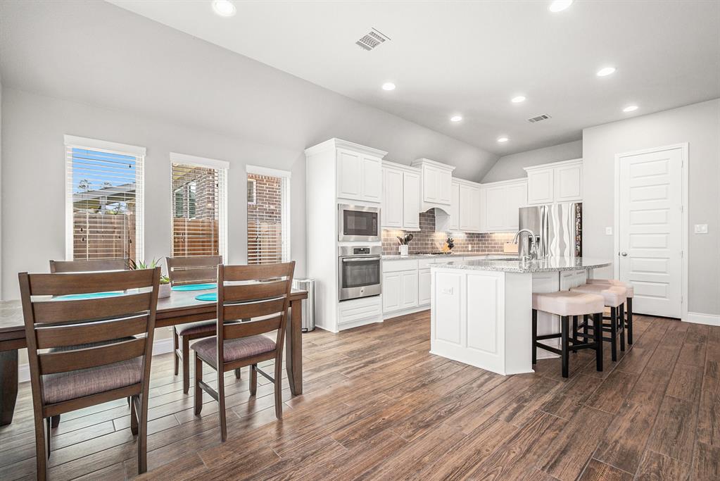 203 Painted Trillium Drive, Conroe, Texas image 9