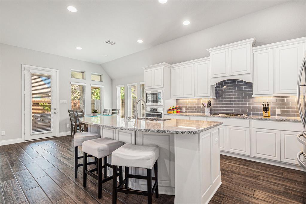 203 Painted Trillium Drive, Conroe, Texas image 8