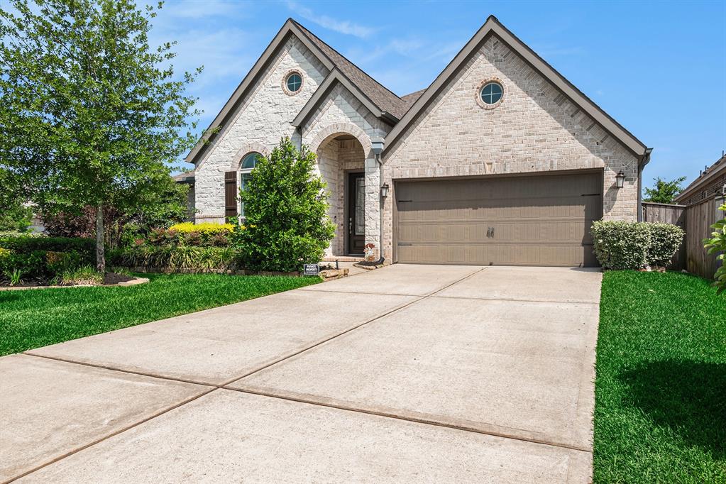203 Painted Trillium Drive, Conroe, Texas image 1