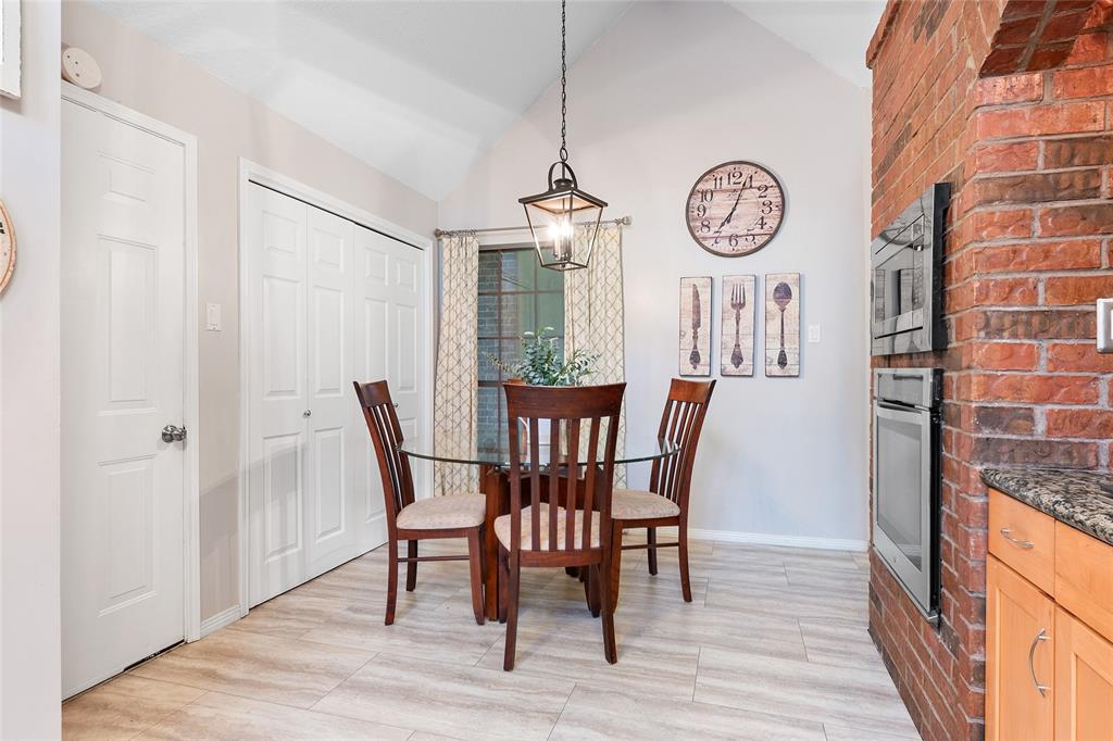 2403 S Mission Circle, Friendswood, Texas image 5