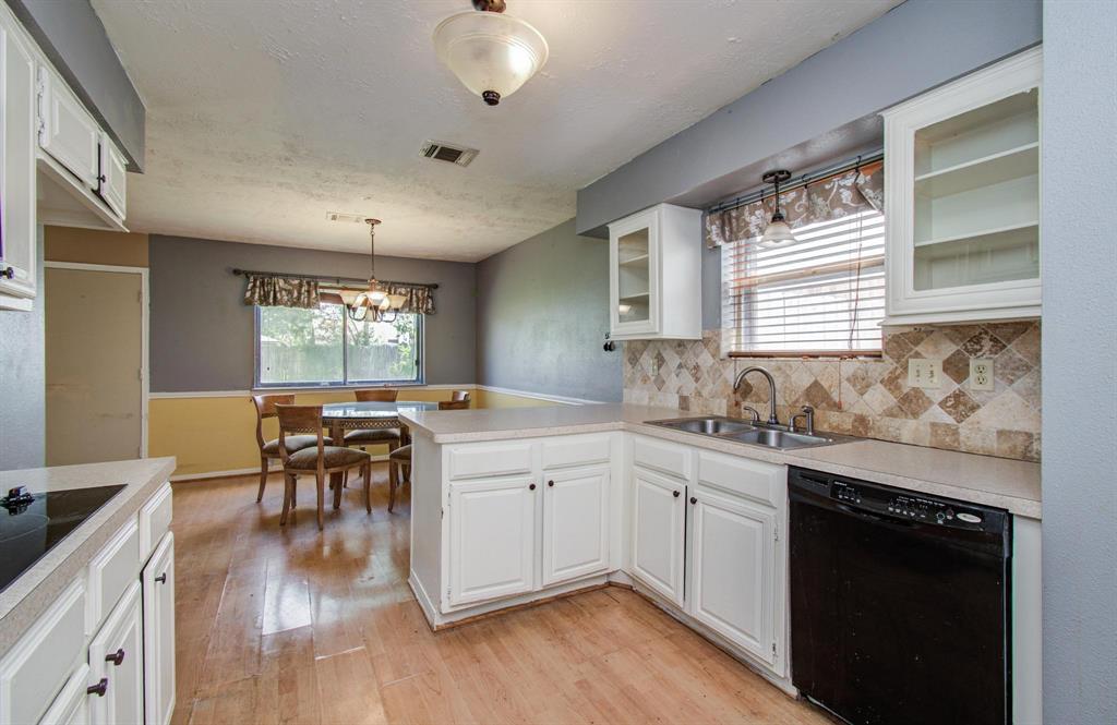 7018 Roberson Road, Missouri City, Texas image 18
