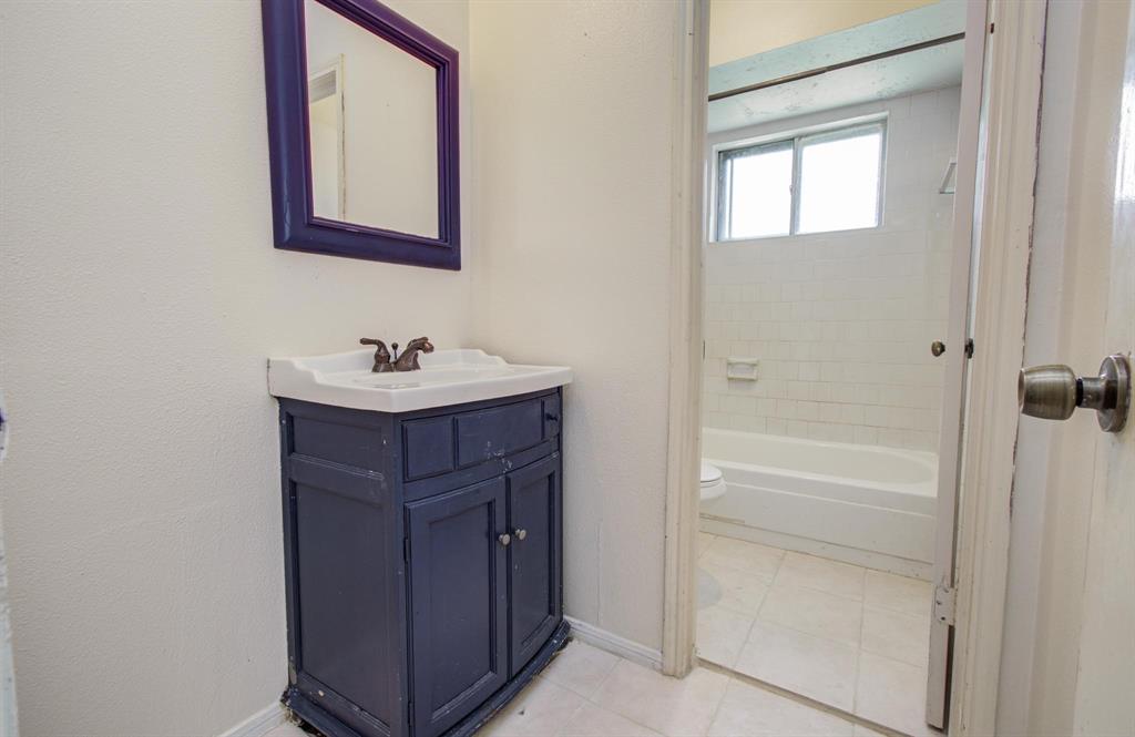 7018 Roberson Road, Missouri City, Texas image 23