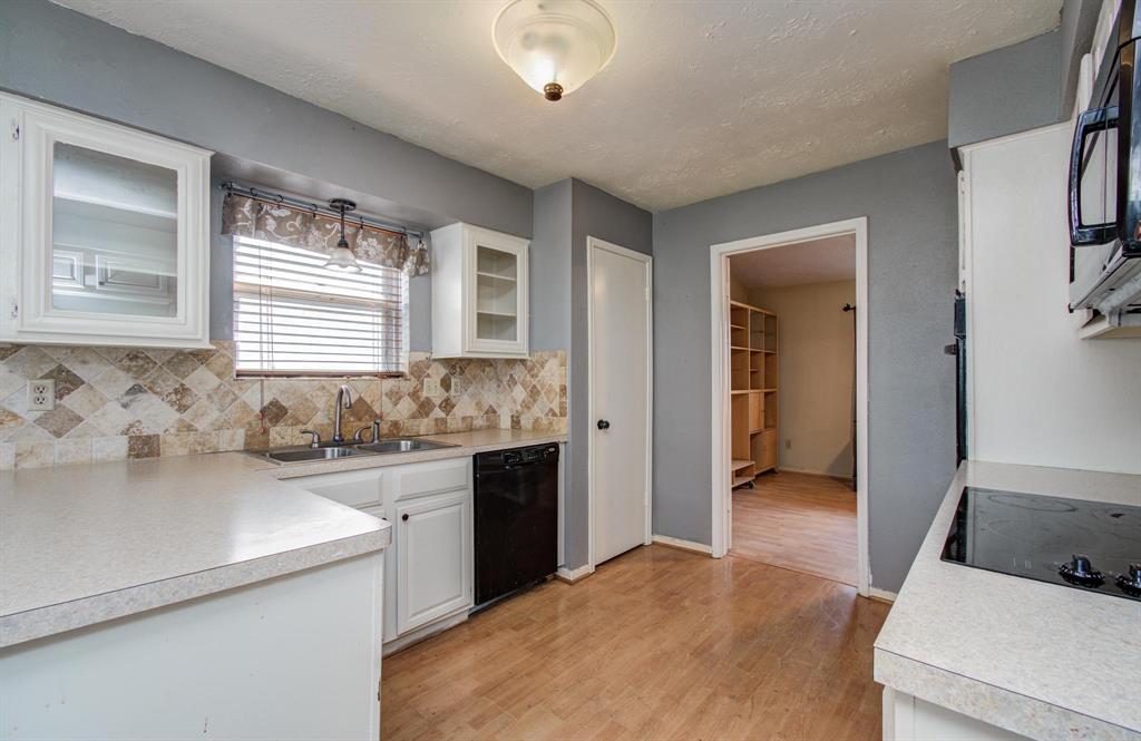 7018 Roberson Road, Missouri City, Texas image 16