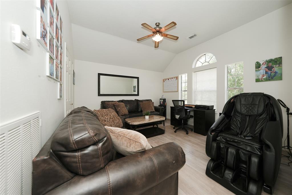 3907 Deer Chase Drive, Houston, Texas image 13