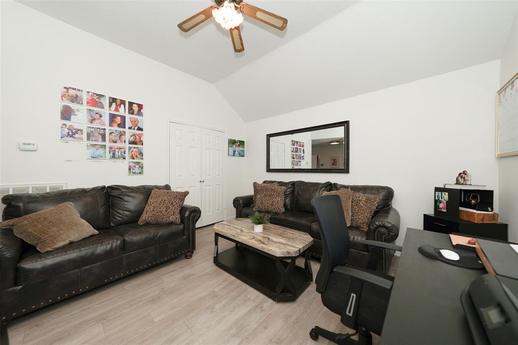 3907 Deer Chase Drive, Houston, Texas image 12