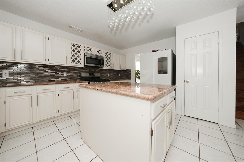 3907 Deer Chase Drive, Houston, Texas image 22