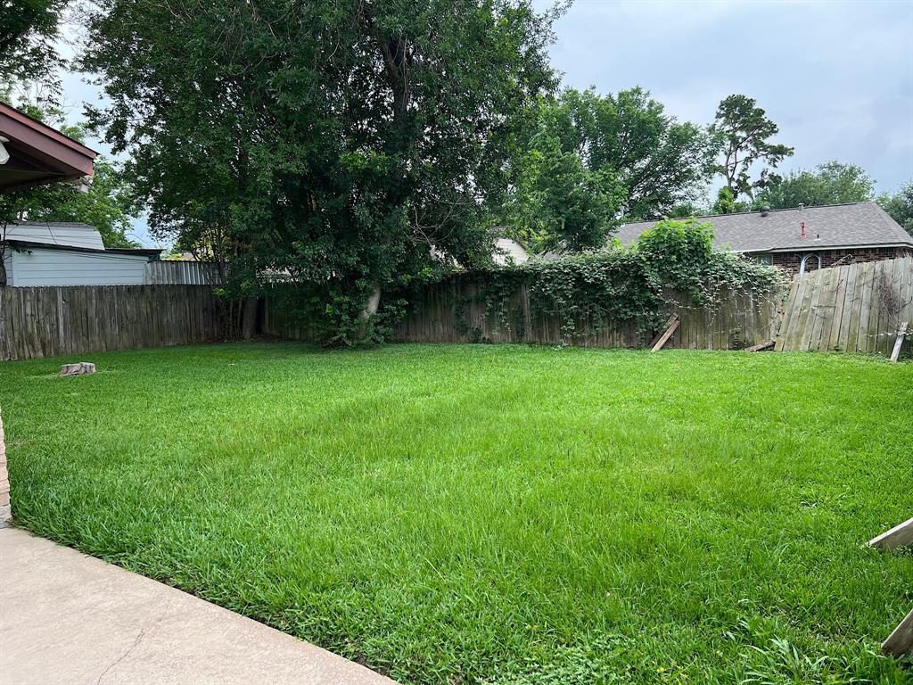 7307 Sawmill Trail, Houston, Texas image 3