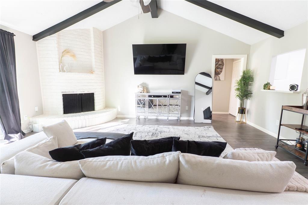 9106 Gustine Lane