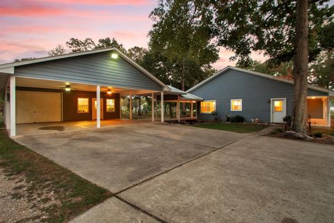 Single Family Residence in Pinehurst TX 33602 Hillside Drive.jpg