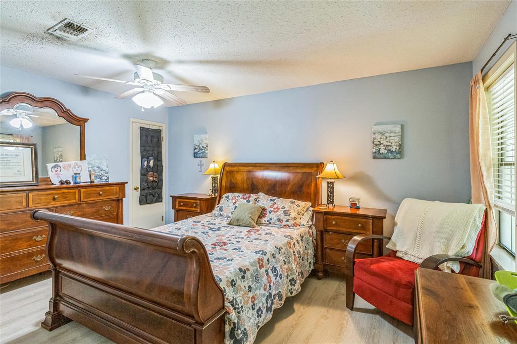 250 W Carrington, Centerville, Texas image 11
