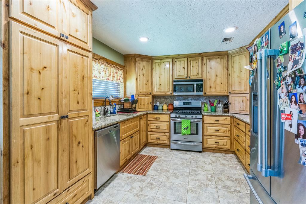 250 W Carrington, Centerville, Texas image 7
