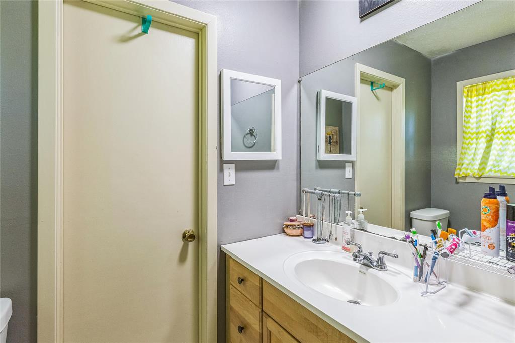 250 W Carrington, Centerville, Texas image 10