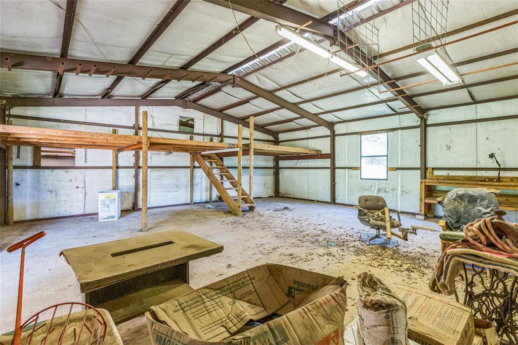 250 W Carrington, Centerville, Texas image 15