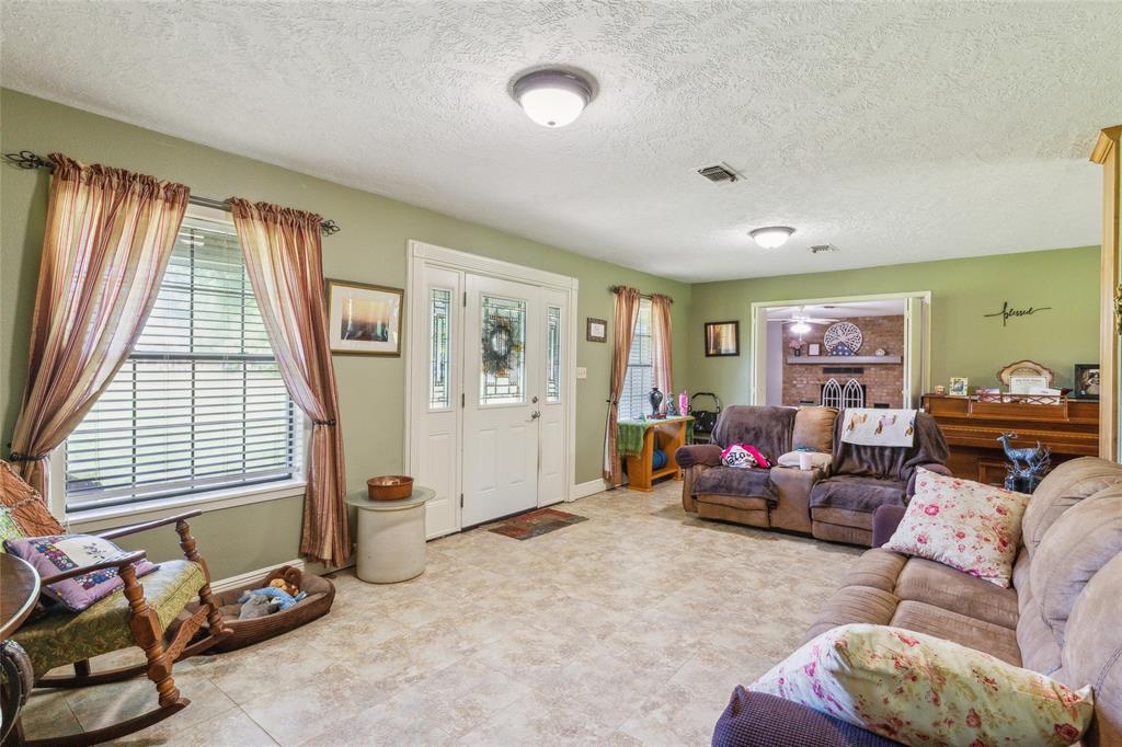 250 W Carrington, Centerville, Texas image 16