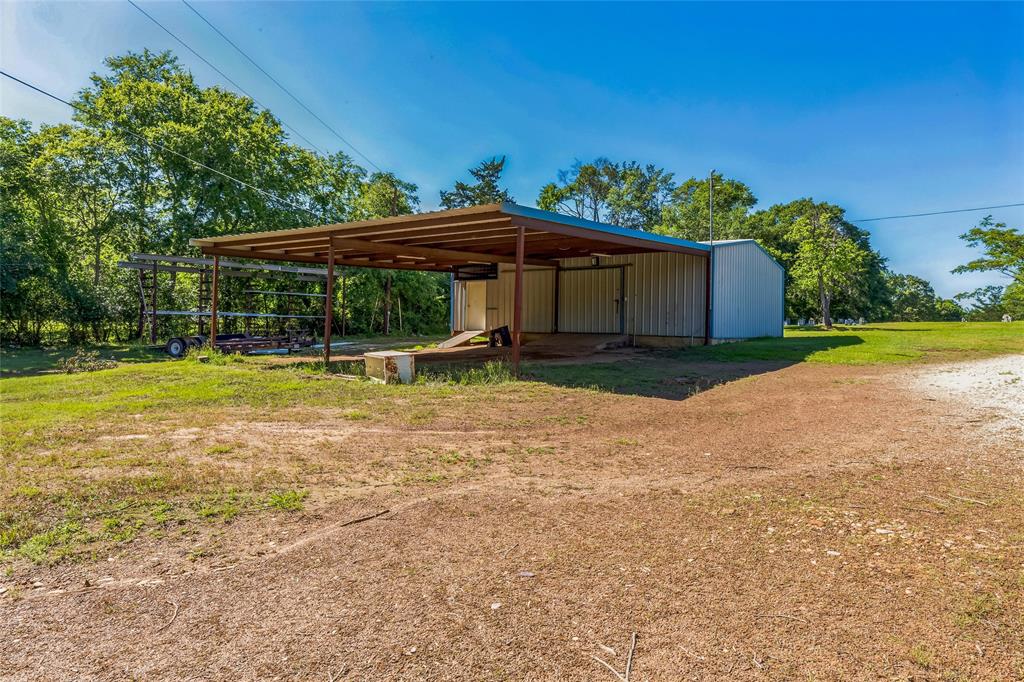 250 W Carrington, Centerville, Texas image 2