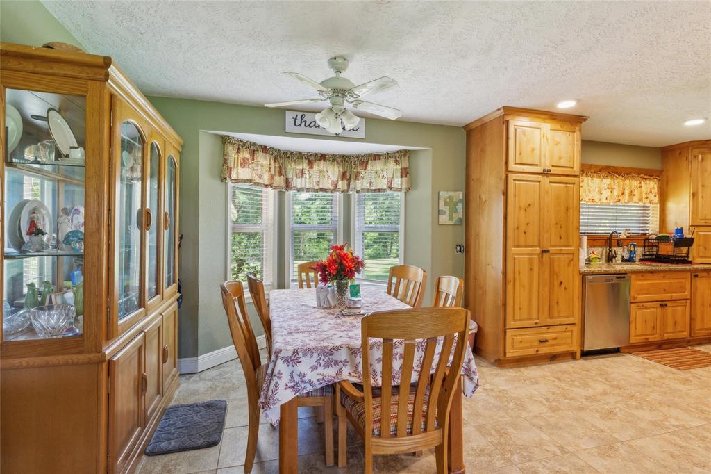 250 W Carrington, Centerville, Texas image 4