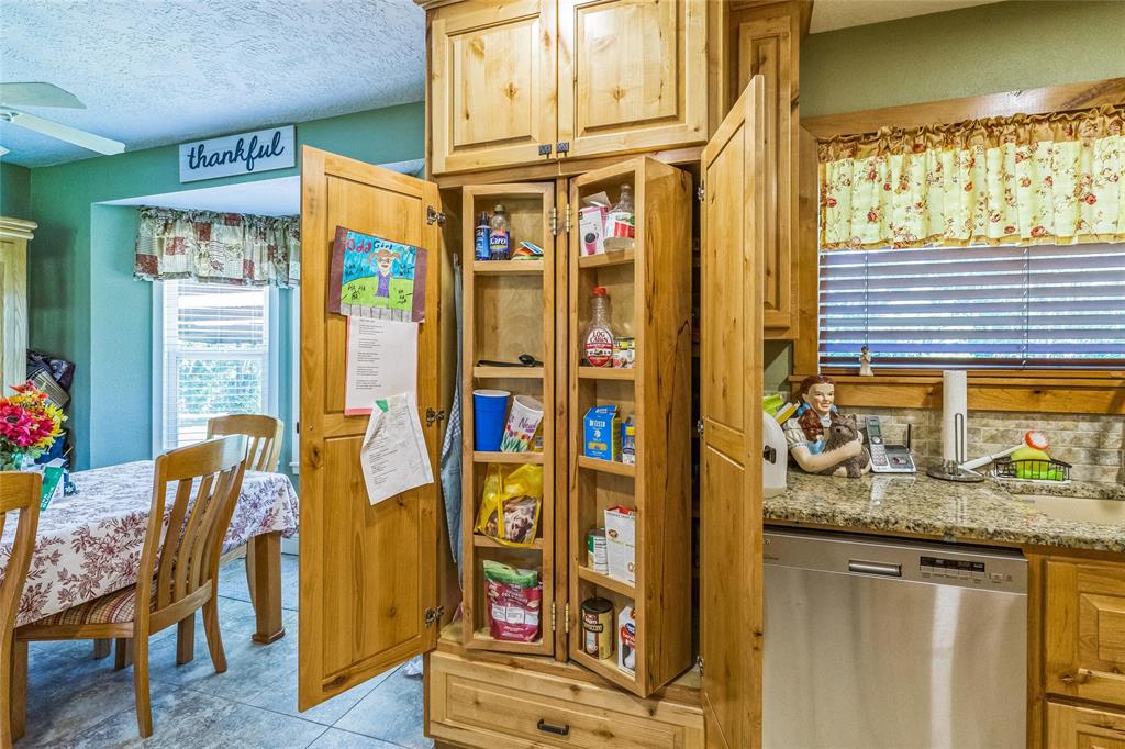 250 W Carrington, Centerville, Texas image 6