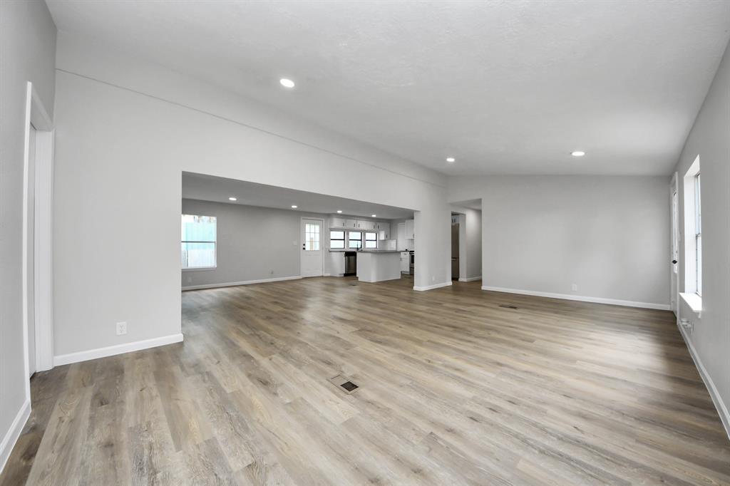 20520 Spruce Forest Drive, Guy, Texas image 9
