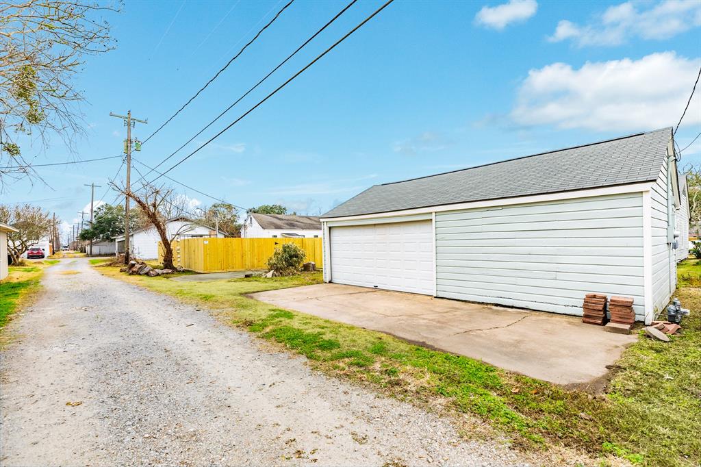 1314 W Broad Street, Freeport, Texas image 6