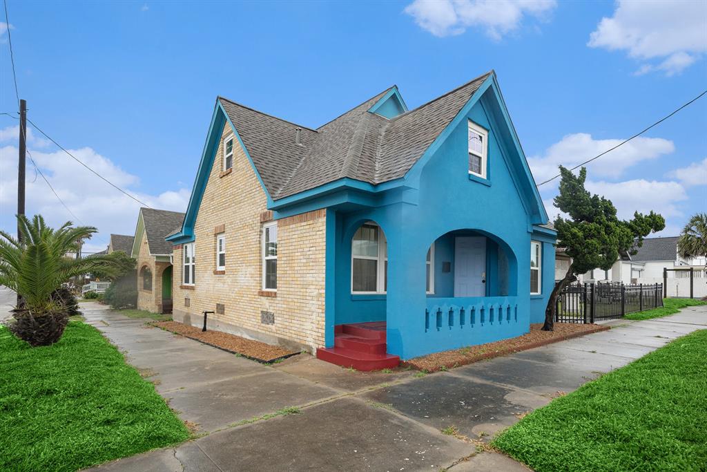 1028 Avenue M 1/2, Galveston, Texas image 1