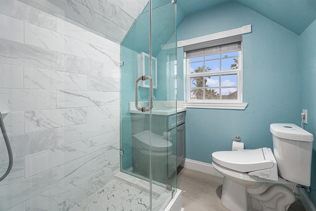 1028 Avenue M 1/2, Galveston, Texas image 27