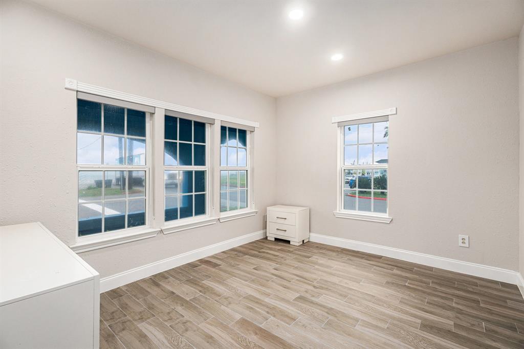 1028 Avenue M 1/2, Galveston, Texas image 20