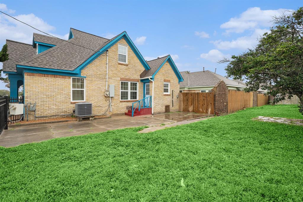 1028 Avenue M 1/2, Galveston, Texas image 29
