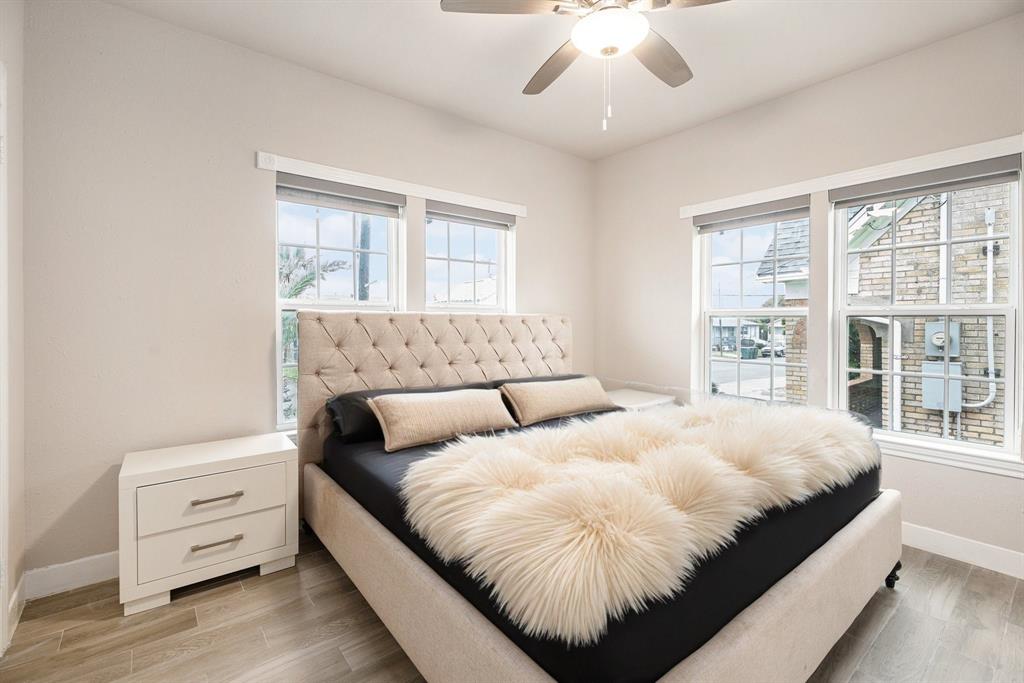 1028 Avenue M 1/2, Galveston, Texas image 21