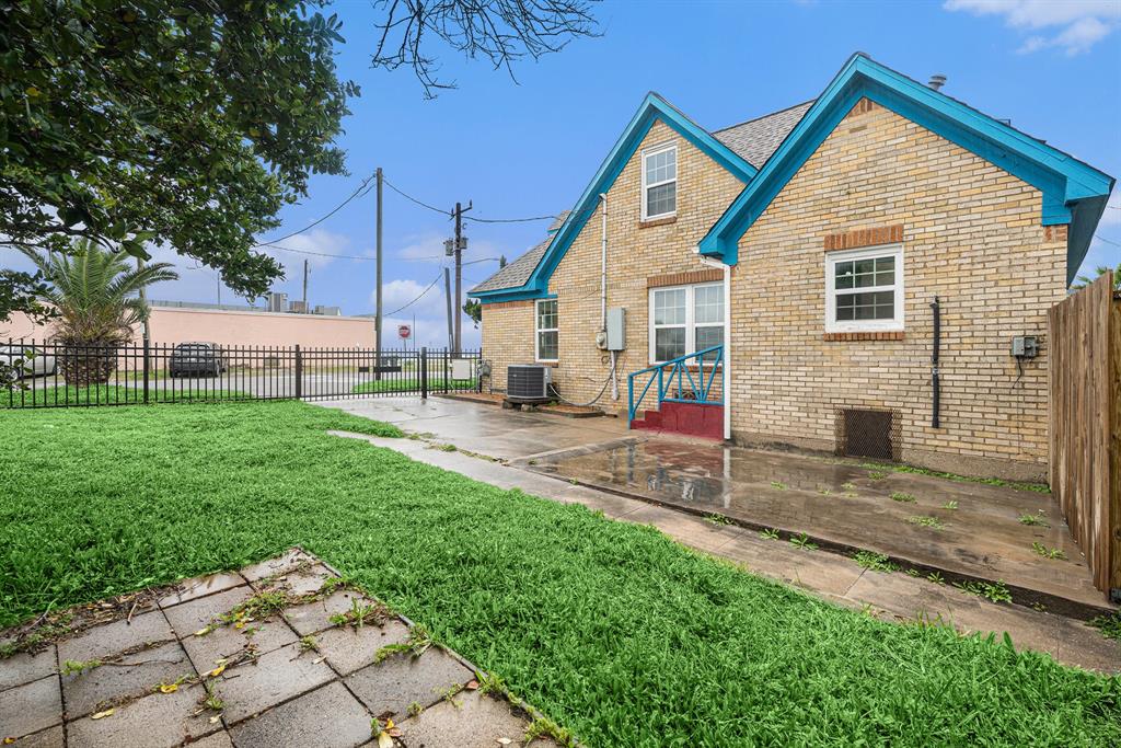 1028 Avenue M 1/2, Galveston, Texas image 28