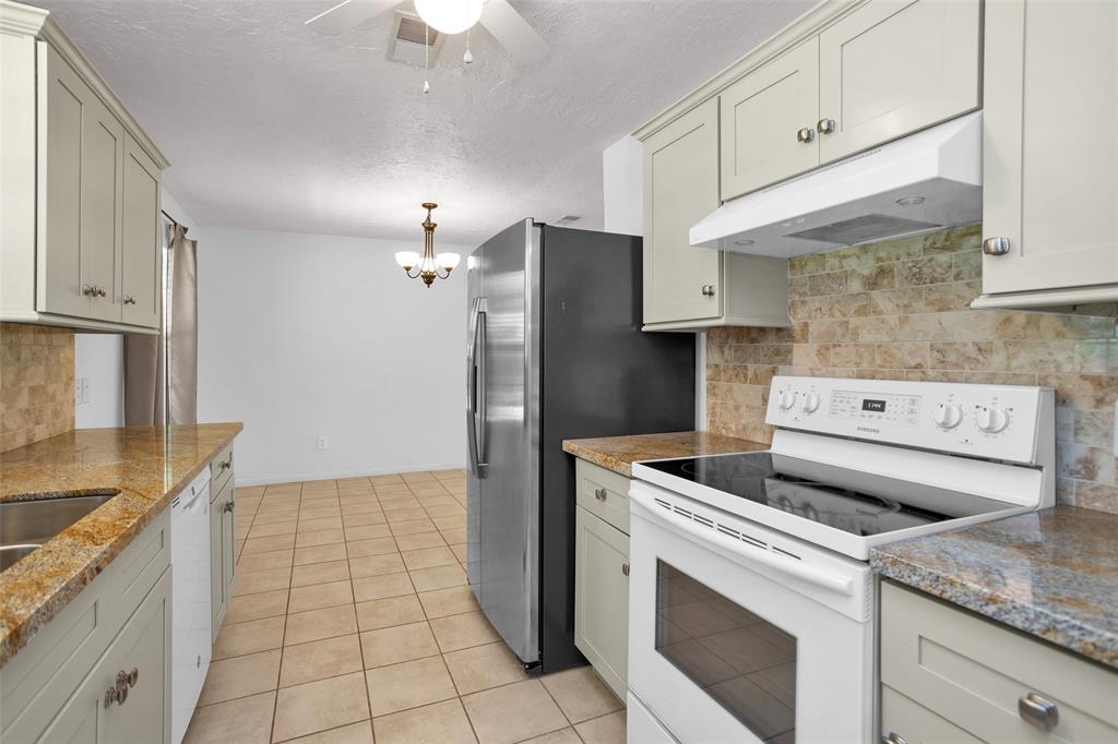 814 Whipporwill Road, Conroe, Texas image 16