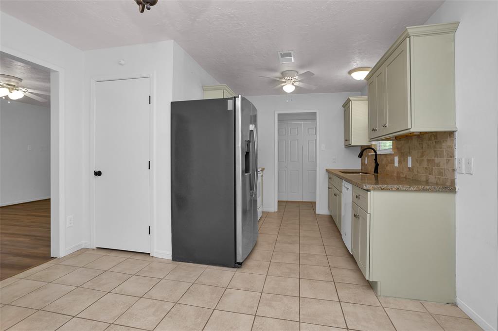 814 Whipporwill Road, Conroe, Texas image 13