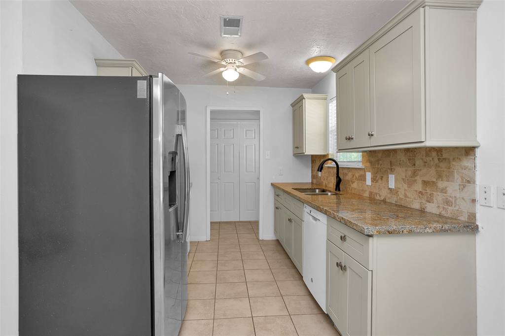 814 Whipporwill Road, Conroe, Texas image 14