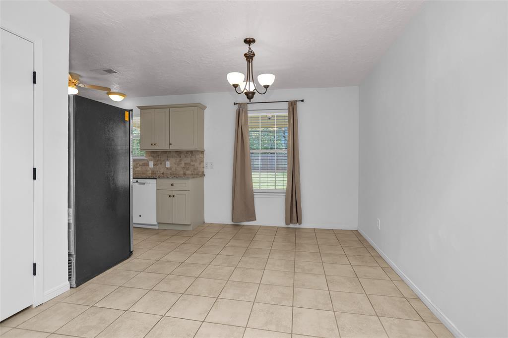 814 Whipporwill Road, Conroe, Texas image 11