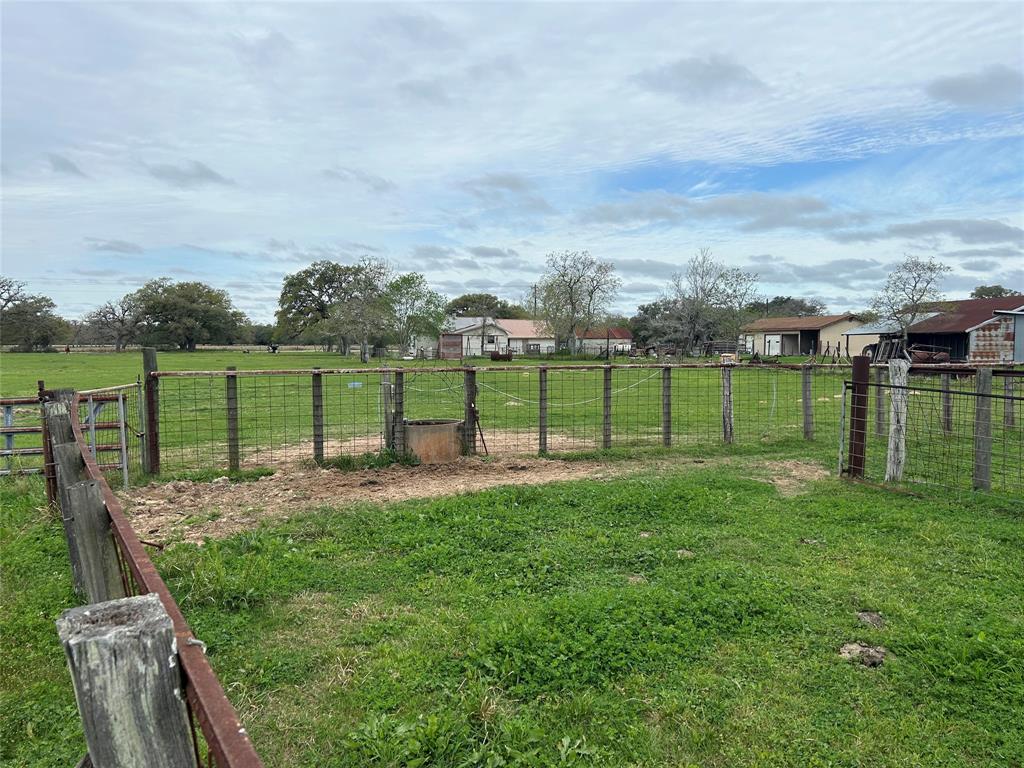 691 Gandy Bend Rd, Edna, Texas image 7