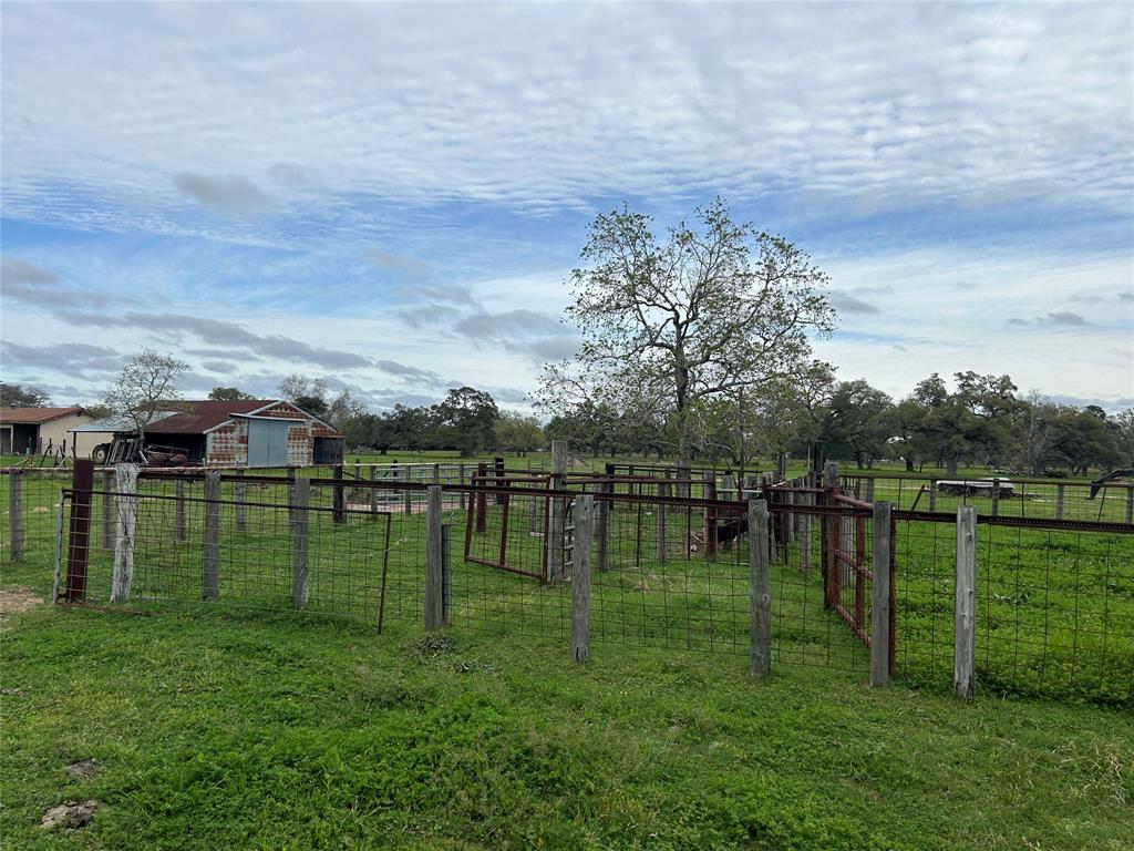 691 Gandy Bend Rd, Edna, Texas image 8