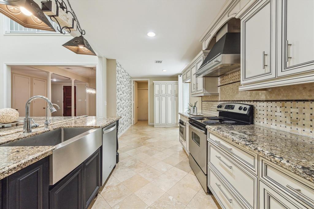 7924 Woodway Drive, Houston, Texas image 10