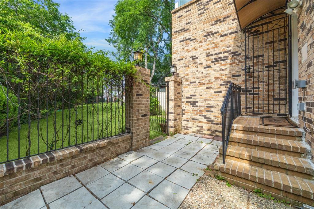 7924 Woodway Drive, Houston, Texas image 28