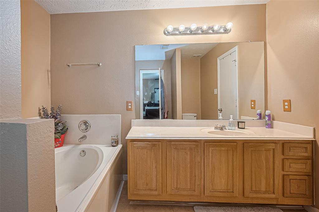 4559 Taino Drive, Baytown, Texas image 34