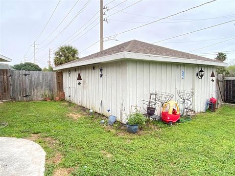 Single Family Residence in Galveston TX 41 South Shore Drive 36.jpg