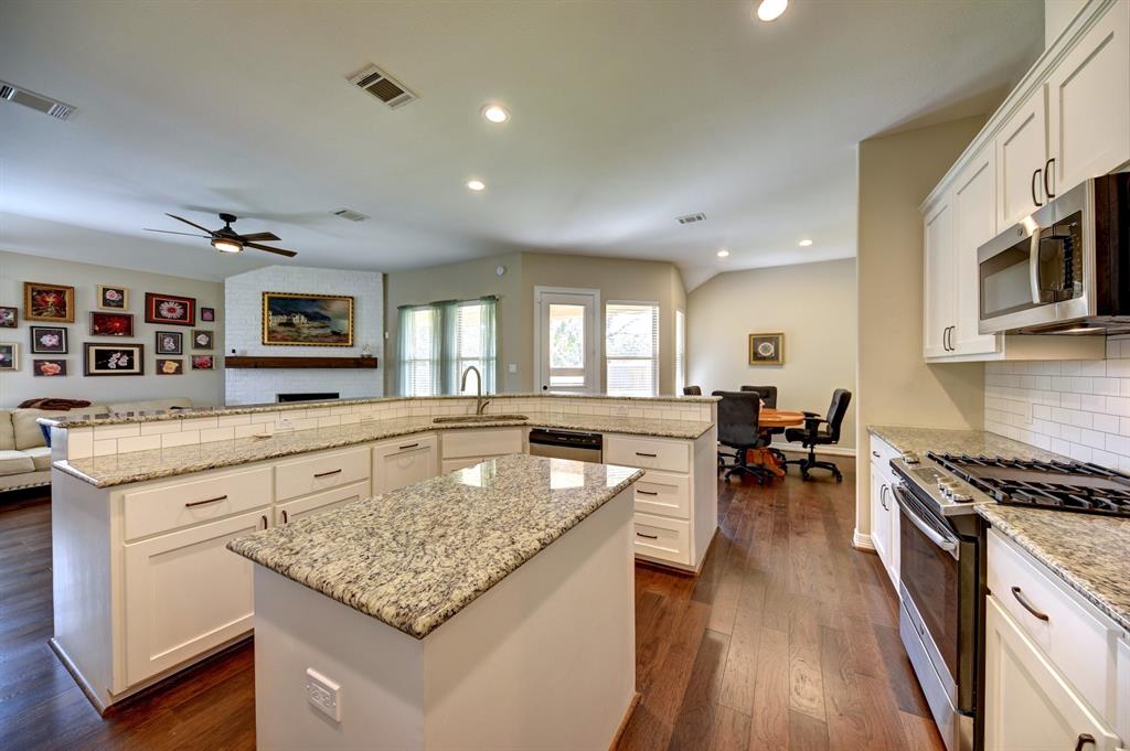 84 Briarwood Lane, Bellville, Texas image 16