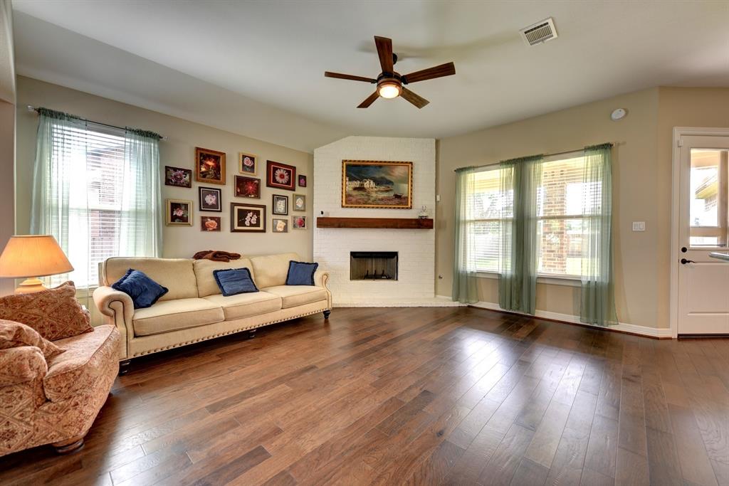 84 Briarwood Lane, Bellville, Texas image 2